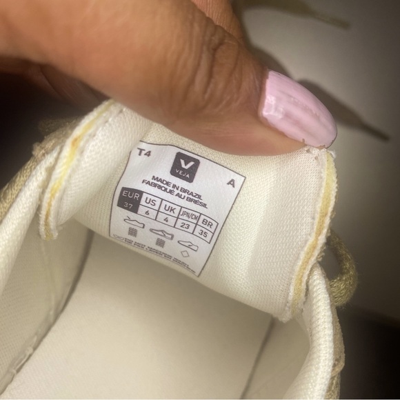 EUC/LIKE NEW VEJA V-12 VEGAN ALVEOMESH IN DUNE WHITE - SIZE 6 - Picture 16 of 16